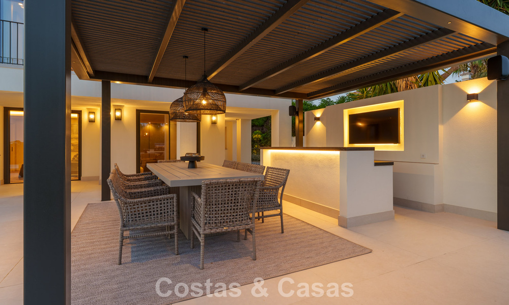 Spacieuse villa de luxe à l'architecture méditerranéenne moderne à vendre sur le Golden Mile de Marbella 785583