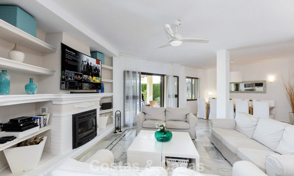 Magnifique villa de 6 chambres à vendre, à côté du club de golf Los Naranjos à Nueva Andalucia, Marbella 785725