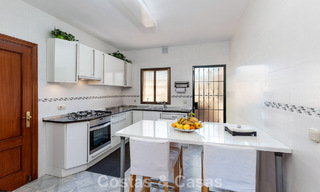 Magnifique villa de 6 chambres à vendre, à côté du club de golf Los Naranjos à Nueva Andalucia, Marbella 785727 