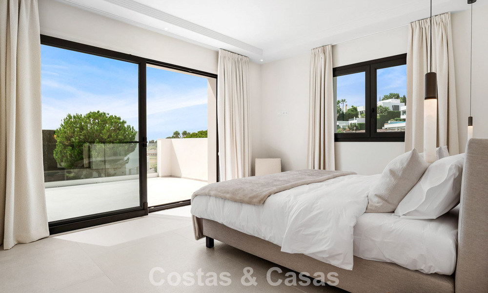 Villa moderne de luxe à vendre en deuxième ligne de golf, dans un quartier résidentiel privilégié, à Benahavis - Marbella 785740