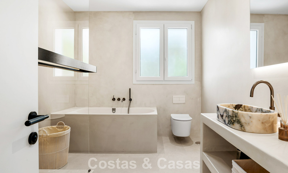 Villa moderne de luxe à vendre en deuxième ligne de golf, dans un quartier résidentiel privilégié, à Benahavis - Marbella 785741