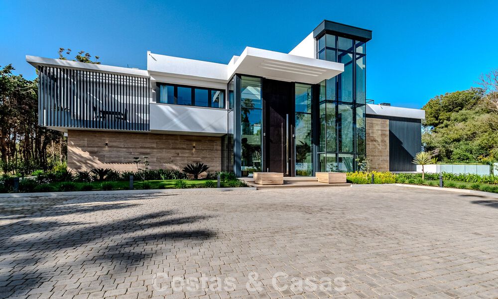 Chef-d'œuvre majestueux à vendre, au style moderne, dans un quartier résidentiel sécurisé de Sotogrande, Costa del Sol 786197