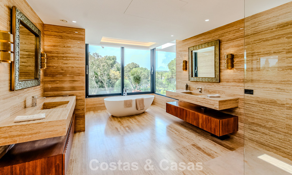 Chef-d'œuvre majestueux à vendre, au style moderne, dans un quartier résidentiel sécurisé de Sotogrande, Costa del Sol 786232