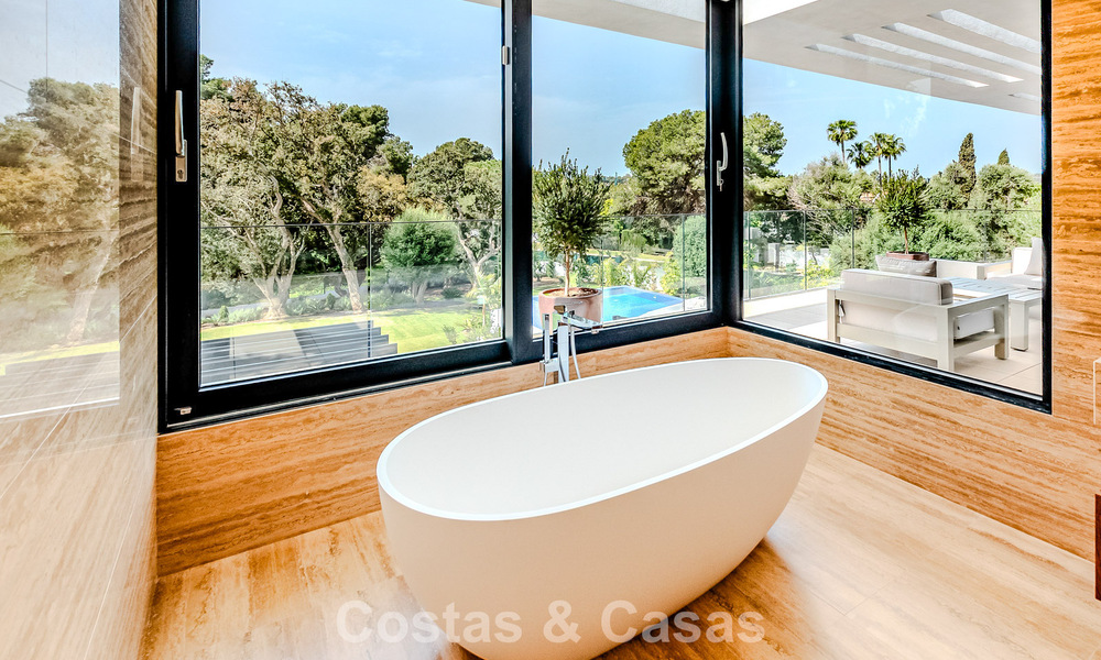 Chef-d'œuvre majestueux à vendre, au style moderne, dans un quartier résidentiel sécurisé de Sotogrande, Costa del Sol 786233