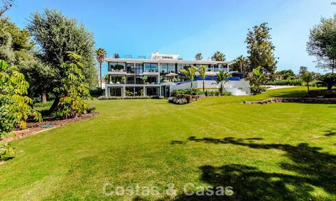 Chef-d'œuvre majestueux à vendre, au style moderne, dans un quartier résidentiel sécurisé de Sotogrande, Costa del Sol 786236