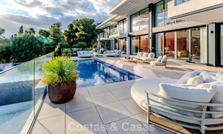 Chef-d'œuvre majestueux à vendre, au style moderne, dans un quartier résidentiel sécurisé de Sotogrande, Costa del Sol 786243 