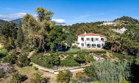 Superbe villa de luxe à vendre, à l'architecture andalouse intemporelle, avec vue sur la mer à Benahavis - Marbella 786056