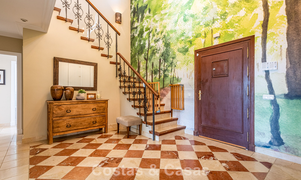 Superbe villa de luxe à vendre, à l'architecture andalouse intemporelle, avec vue sur la mer à Benahavis - Marbella 786069