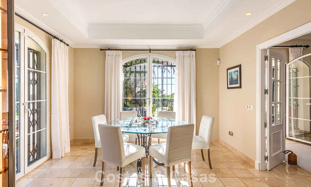 Superbe villa de luxe à vendre, à l'architecture andalouse intemporelle, avec vue sur la mer à Benahavis - Marbella 786074