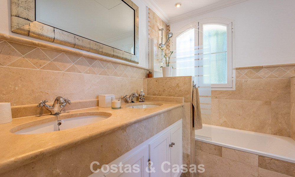 Superbe villa de luxe à vendre, à l'architecture andalouse intemporelle, avec vue sur la mer à Benahavis - Marbella 786076