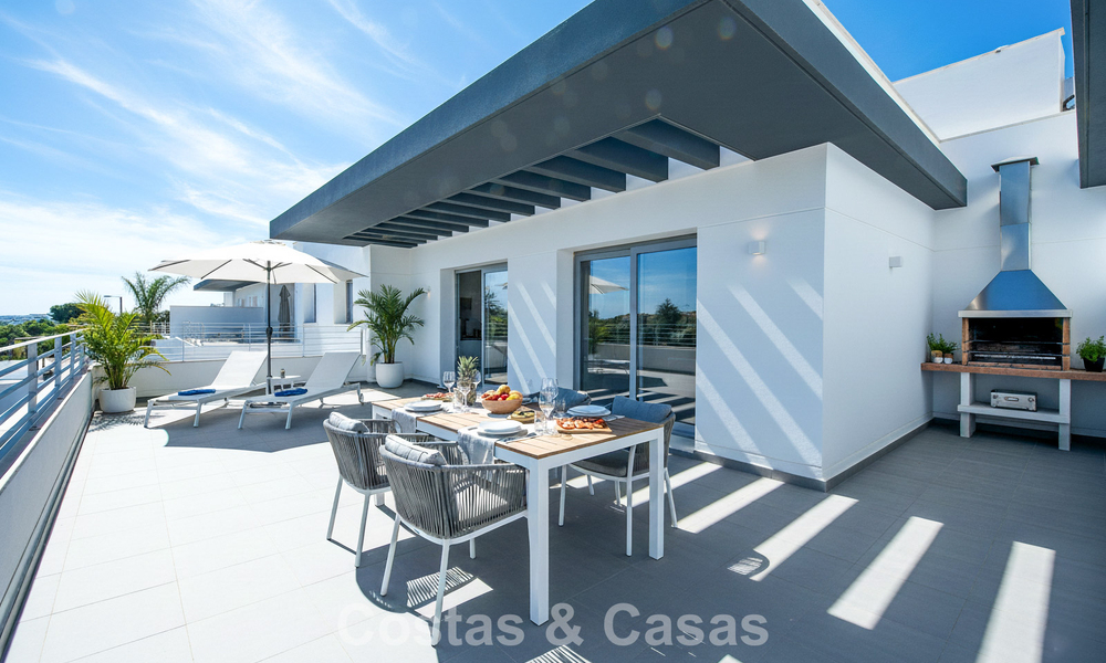 Appartement moderne, neuf et prêt à emménager, à vendre dans un complexe de golf près d'Estepona 785917