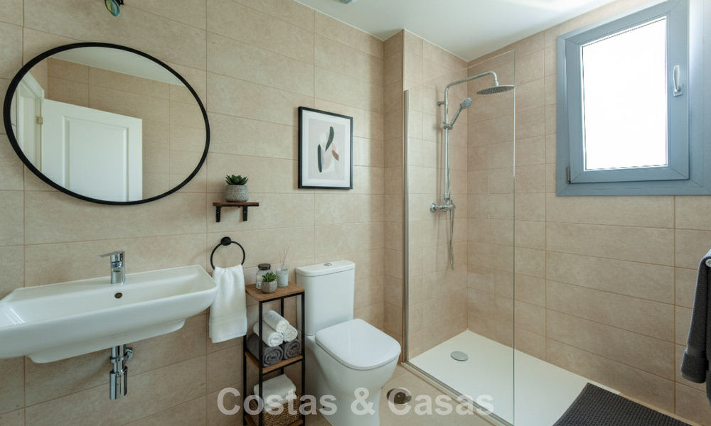 Appartement moderne, neuf et prêt à emménager, à vendre dans un complexe de golf près d'Estepona 785920