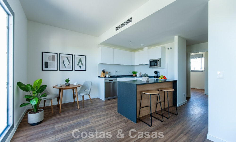 Appartement moderne, neuf et prêt à emménager, à vendre dans un complexe de golf près d'Estepona 785924