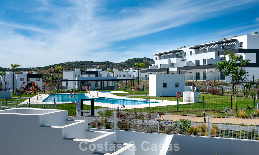 Appartement moderne, neuf et prêt à emménager, à vendre dans un complexe de golf près d'Estepona 785930