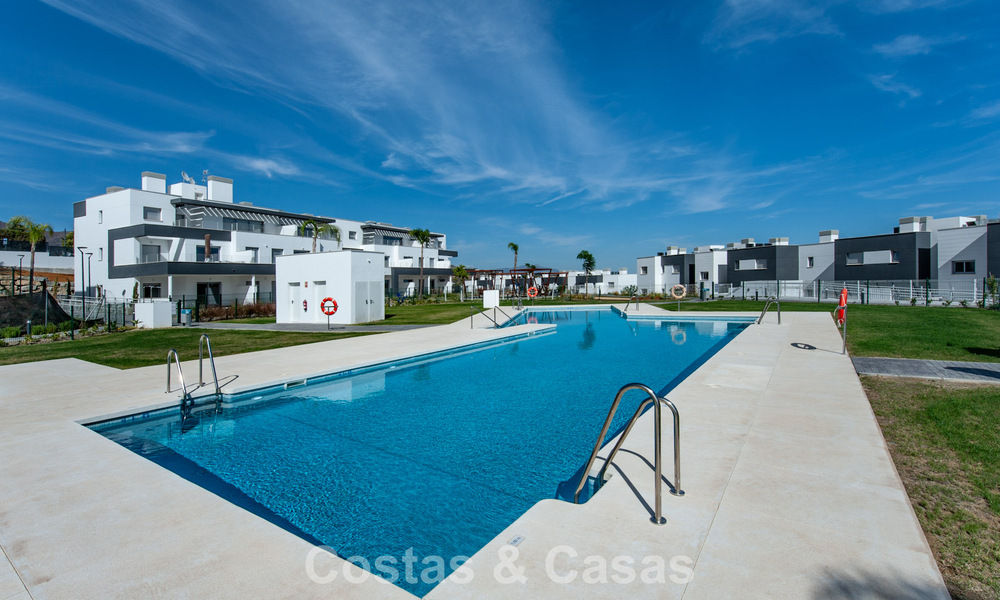 Appartement moderne, neuf et prêt à emménager, à vendre dans un complexe de golf près d'Estepona 785933