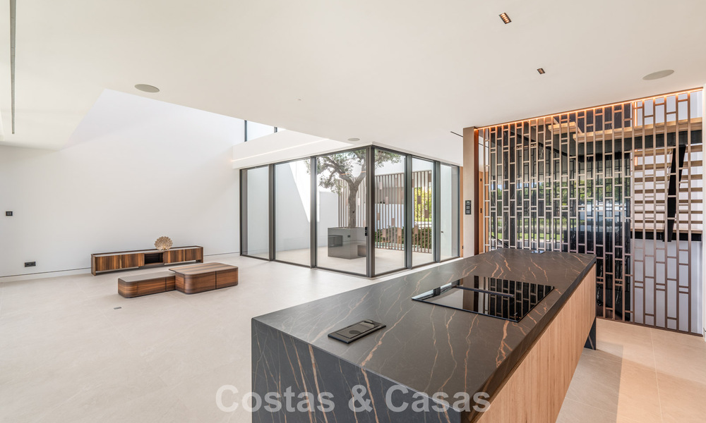 Maison moderne et luxueuse, prête à emménager, à vendre, à la périphérie de Nueva Andalucia et du Golden Mile, Marbella 786025