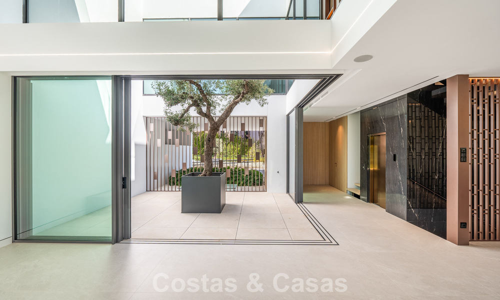 Maison moderne et luxueuse, prête à emménager, à vendre, à la périphérie de Nueva Andalucia et du Golden Mile, Marbella 786029