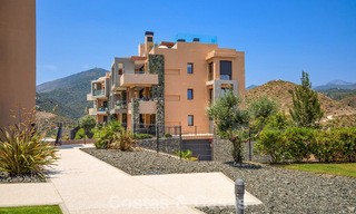 Appartement en rez-de-chaussée avec un immense jardin privé, à vendre dans un complexe de golf à Marbella - Benahavis 785880 