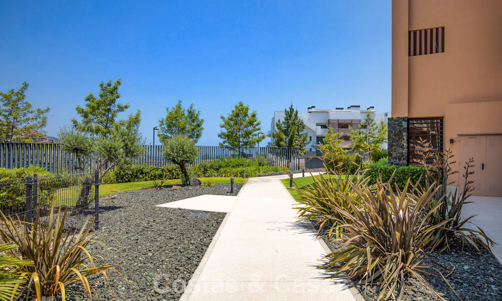 Appartement en rez-de-chaussée avec un immense jardin privé, à vendre dans un complexe de golf à Marbella - Benahavis 785881