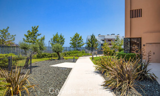 Appartement en rez-de-chaussée avec un immense jardin privé, à vendre dans un complexe de golf à Marbella - Benahavis 785881 