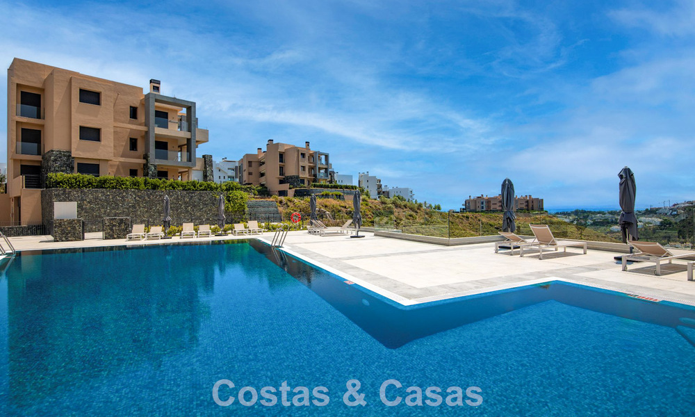 Appartement en rez-de-chaussée avec un immense jardin privé, à vendre dans un complexe de golf à Marbella - Benahavis 785883