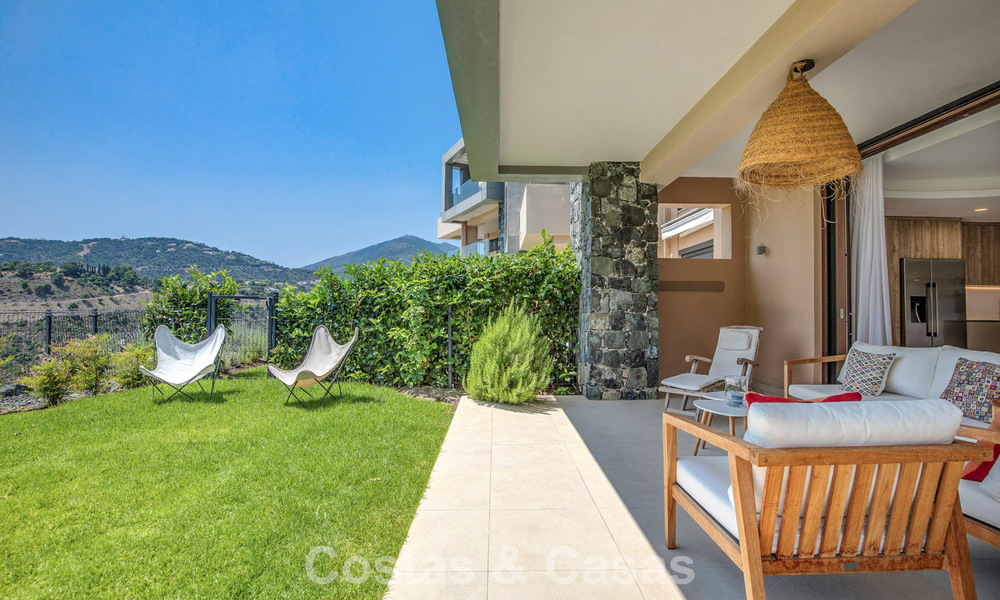 Appartement en rez-de-chaussée avec un immense jardin privé, à vendre dans un complexe de golf à Marbella - Benahavis 785888