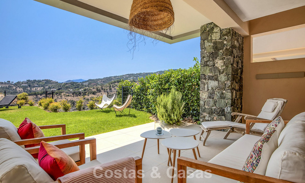 Appartement en rez-de-chaussée avec un immense jardin privé, à vendre dans un complexe de golf à Marbella - Benahavis 785899