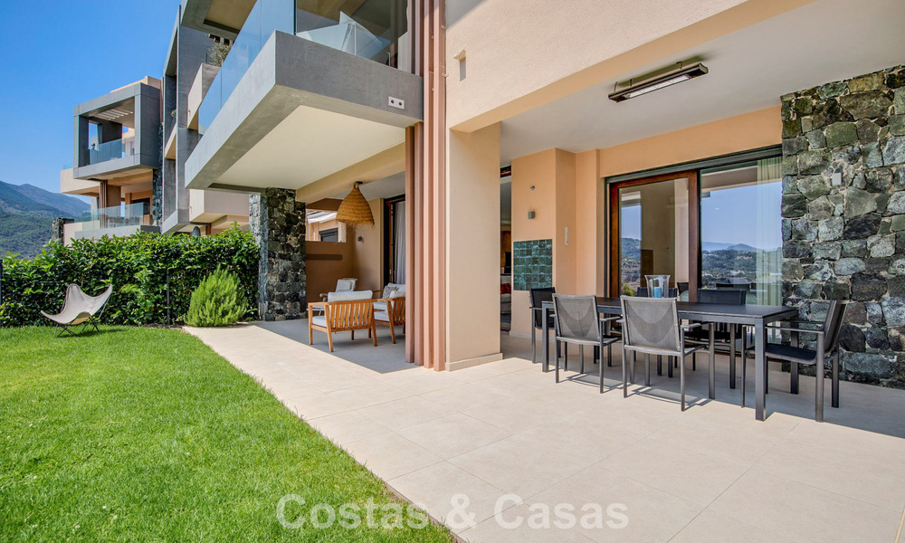 Appartement en rez-de-chaussée avec un immense jardin privé, à vendre dans un complexe de golf à Marbella - Benahavis 785900