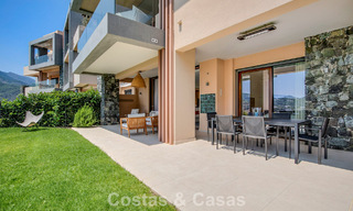 Appartement en rez-de-chaussée avec un immense jardin privé, à vendre dans un complexe de golf à Marbella - Benahavis 785900 