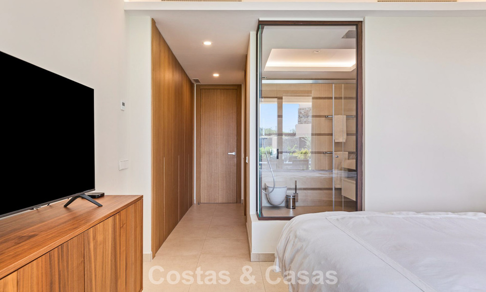 Appartement en rez-de-chaussée avec un immense jardin privé, à vendre dans un complexe de golf à Marbella - Benahavis 785903