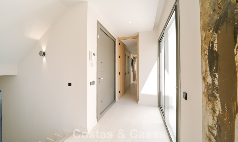 Villa neuve, prête à emménager, à l'architecture contemporaine, à vendre à quelques pas de la plage d'Estepona 786248