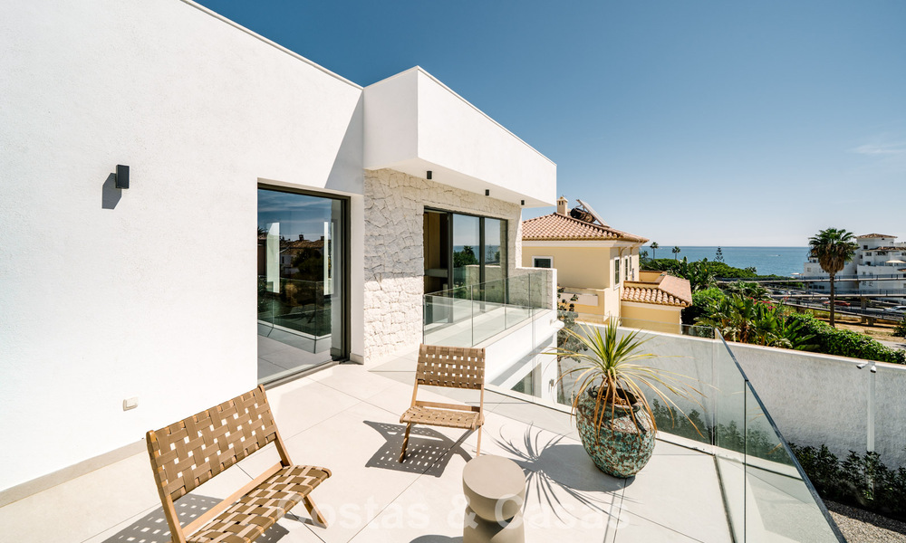 Villa neuve, prête à emménager, à l'architecture contemporaine, à vendre à quelques pas de la plage d'Estepona 786250