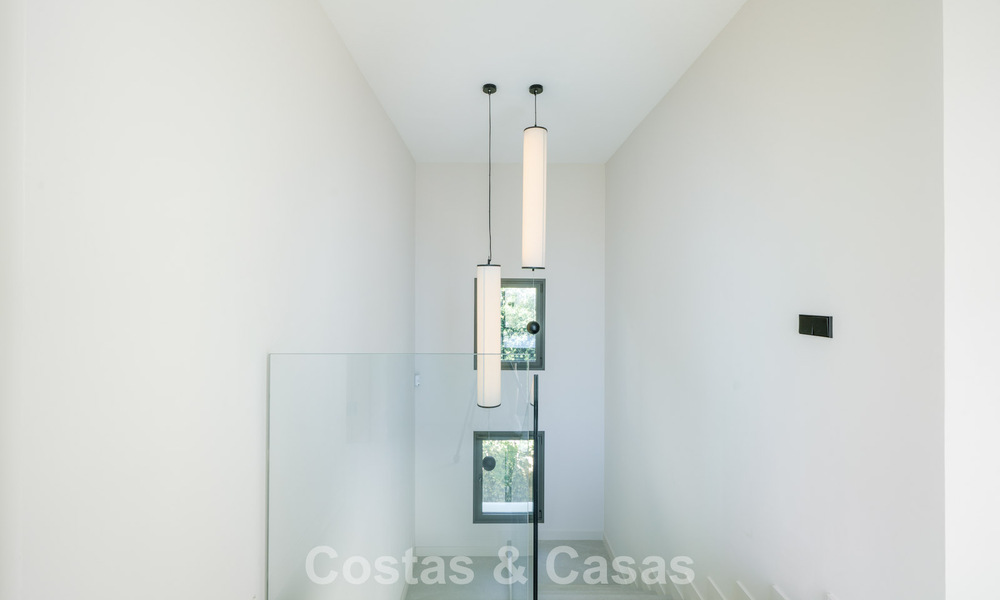 Villa neuve, prête à emménager, à l'architecture contemporaine, à vendre à quelques pas de la plage d'Estepona 786252