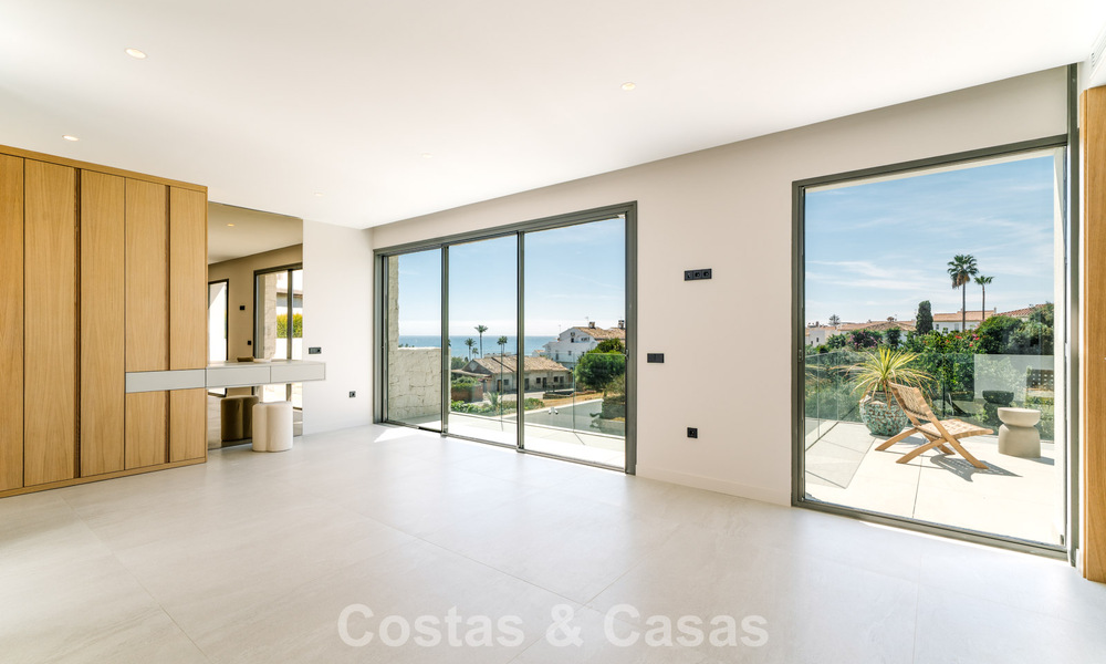 Villa neuve, prête à emménager, à l'architecture contemporaine, à vendre à quelques pas de la plage d'Estepona 786253