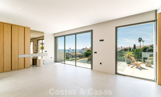 Villa neuve, prête à emménager, à l'architecture contemporaine, à vendre à quelques pas de la plage d'Estepona 786253 