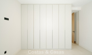 Villa neuve, prête à emménager, à l'architecture contemporaine, à vendre à quelques pas de la plage d'Estepona 786255 