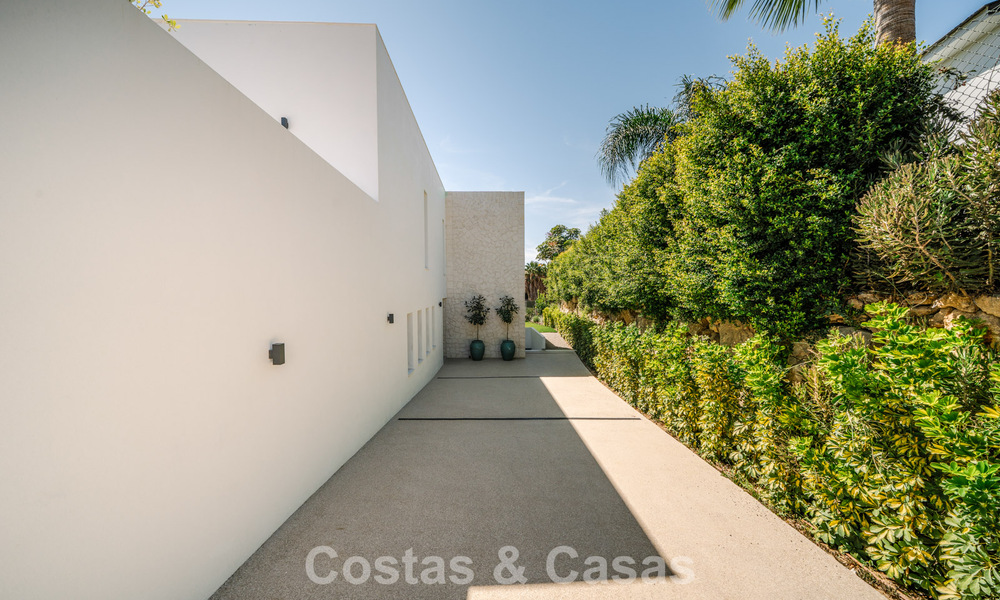Villa neuve, prête à emménager, à l'architecture contemporaine, à vendre à quelques pas de la plage d'Estepona 786260