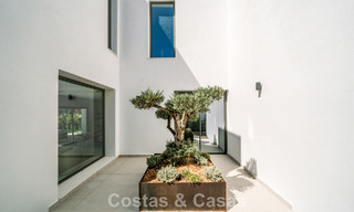 Villa neuve, prête à emménager, à l'architecture contemporaine, à vendre à quelques pas de la plage d'Estepona 786265 