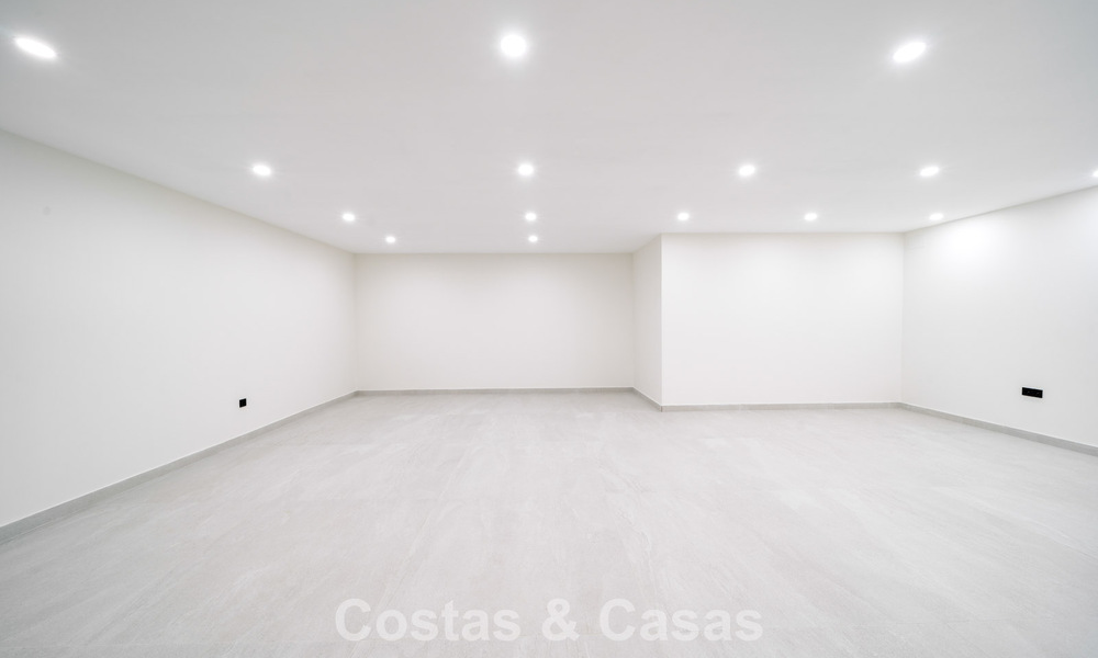 Villa neuve, prête à emménager, à l'architecture contemporaine, à vendre à quelques pas de la plage d'Estepona 786266