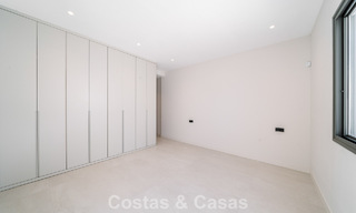 Villa neuve, prête à emménager, à l'architecture contemporaine, à vendre à quelques pas de la plage d'Estepona 786267 