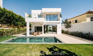 Villa neuve, prête à emménager, à l'architecture contemporaine, à vendre à quelques pas de la plage d'Estepona 786268 