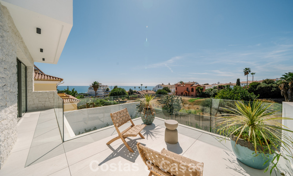 Villa neuve, prête à emménager, à l'architecture contemporaine, à vendre à quelques pas de la plage d'Estepona 786272