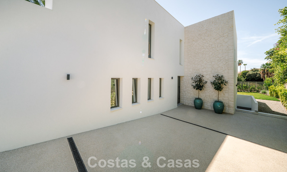 Villa neuve, prête à emménager, à l'architecture contemporaine, à vendre à quelques pas de la plage d'Estepona 786273