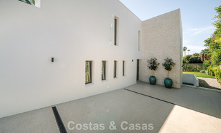 Villa neuve, prête à emménager, à l'architecture contemporaine, à vendre à quelques pas de la plage d'Estepona 786273 
