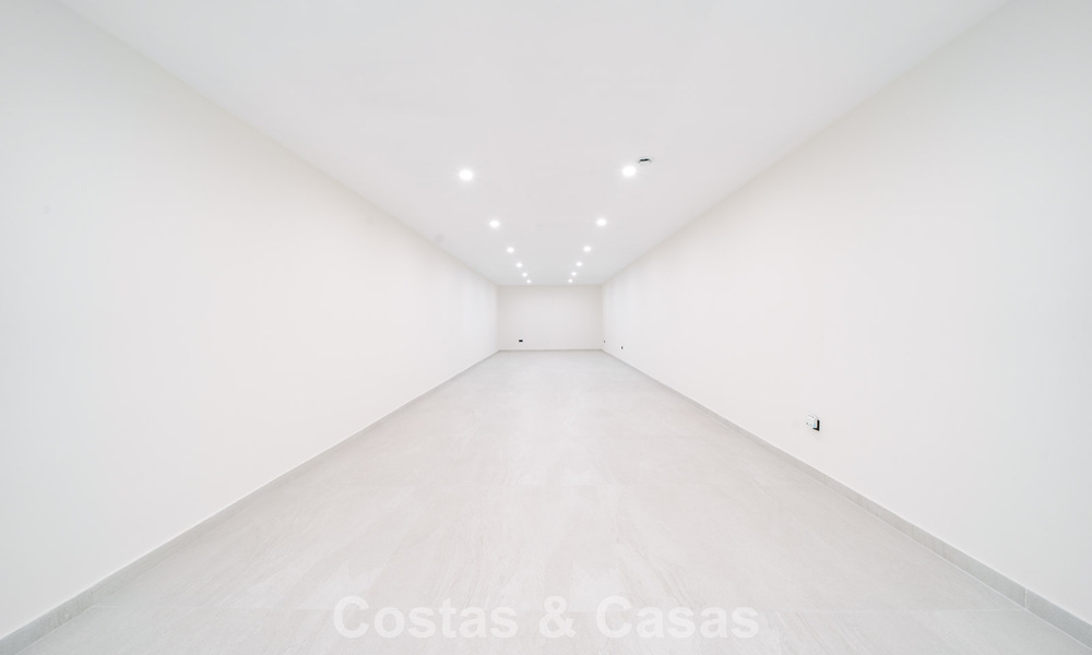 Villa neuve, prête à emménager, à l'architecture contemporaine, à vendre à quelques pas de la plage d'Estepona 786275