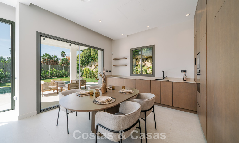 Villa neuve, prête à emménager, à l'architecture contemporaine, à vendre à quelques pas de la plage d'Estepona 786278