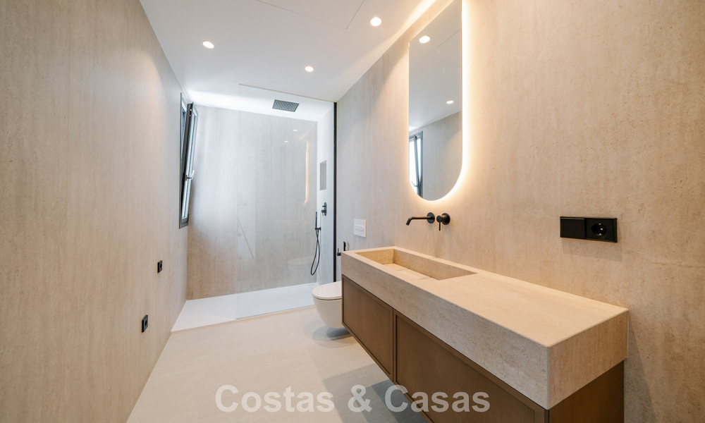 Villa neuve, prête à emménager, à l'architecture contemporaine, à vendre à quelques pas de la plage d'Estepona 786279