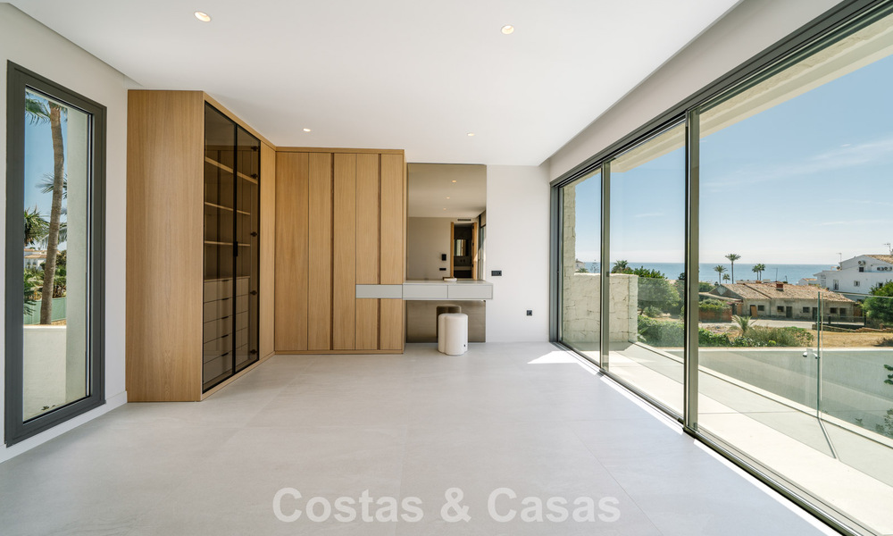Villa neuve, prête à emménager, à l'architecture contemporaine, à vendre à quelques pas de la plage d'Estepona 786280