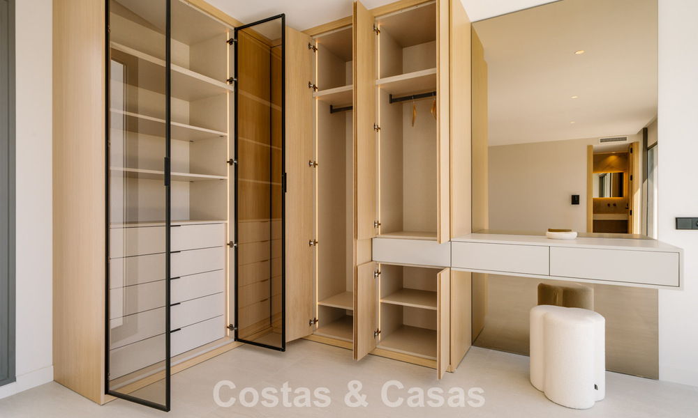 Villa neuve, prête à emménager, à l'architecture contemporaine, à vendre à quelques pas de la plage d'Estepona 786281