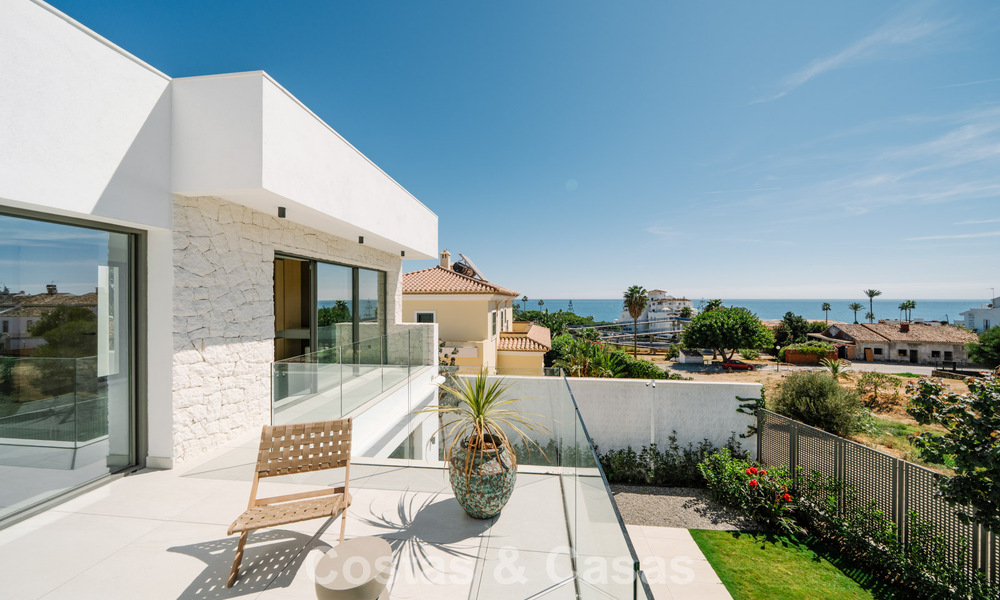 Villa neuve, prête à emménager, à l'architecture contemporaine, à vendre à quelques pas de la plage d'Estepona 786282